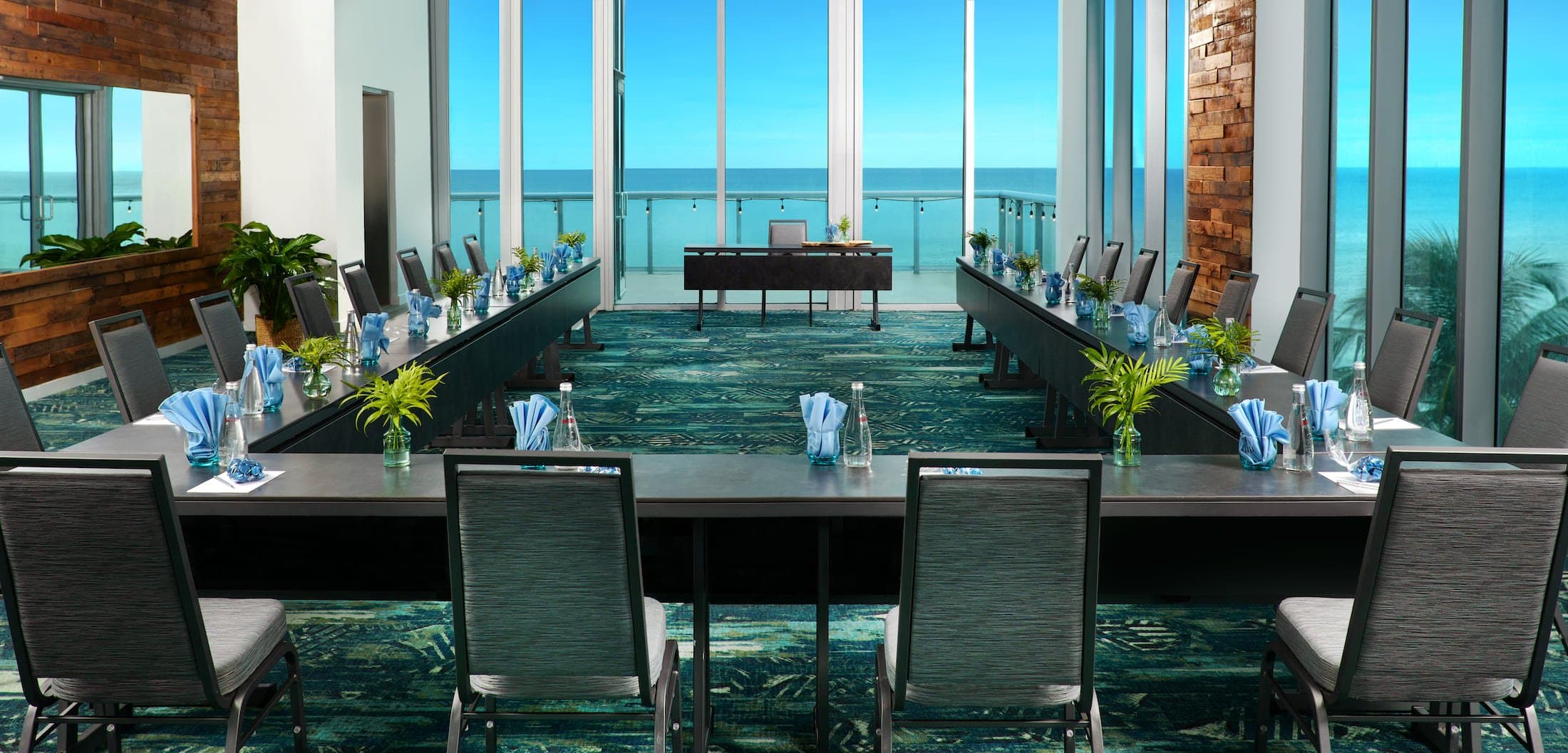 Reagan meeting room in Sole with big u-shaped table arrangement